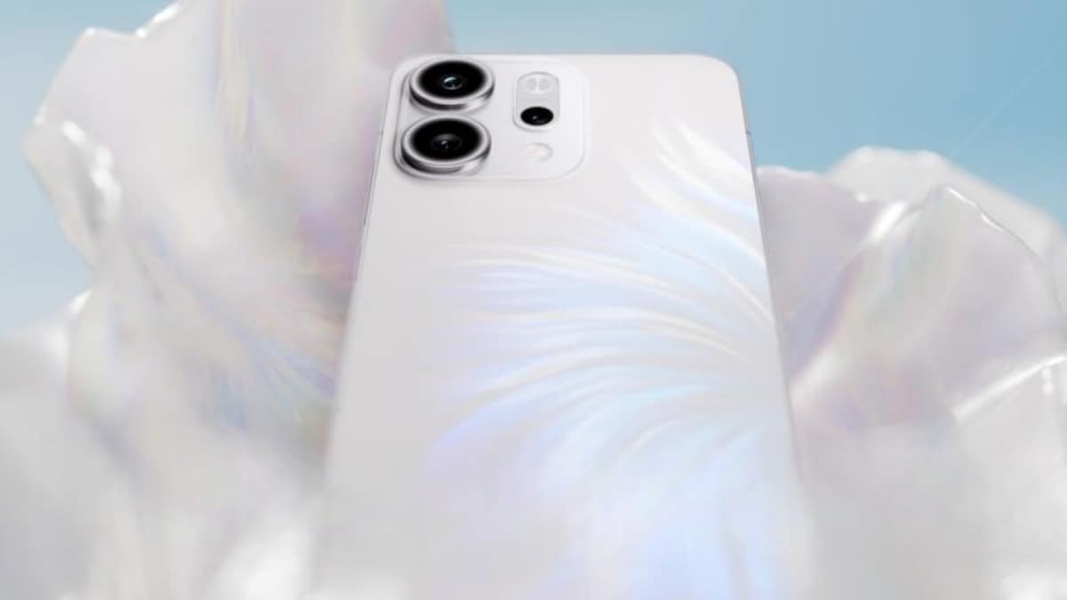 Oppo Reno 15 Series Launch Timeline Tipped; Base Variant Could Get a Compact Display