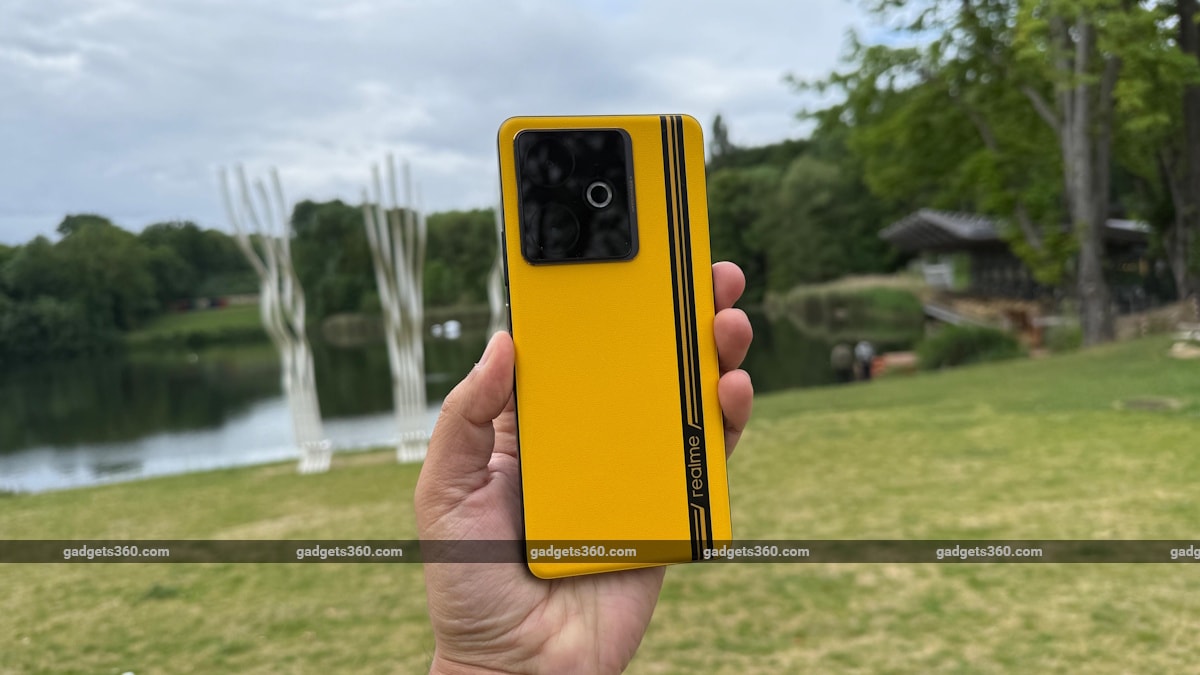 realme gt7t rear review12 
